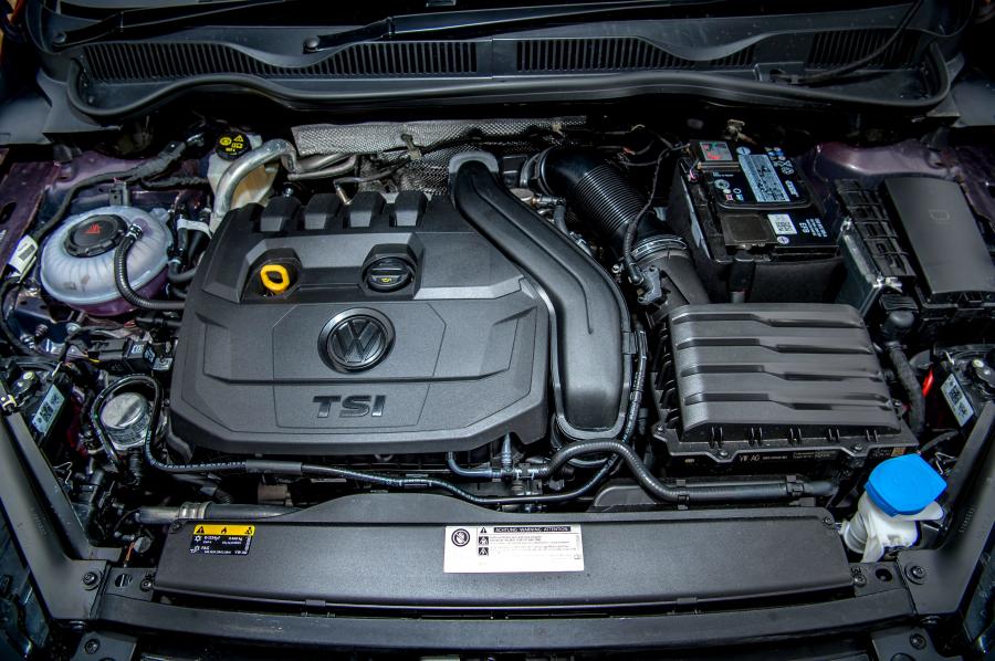 Моторный отсек Volkswagen Golf SV SE 2018 года  (UK) (фото 9 из 28)